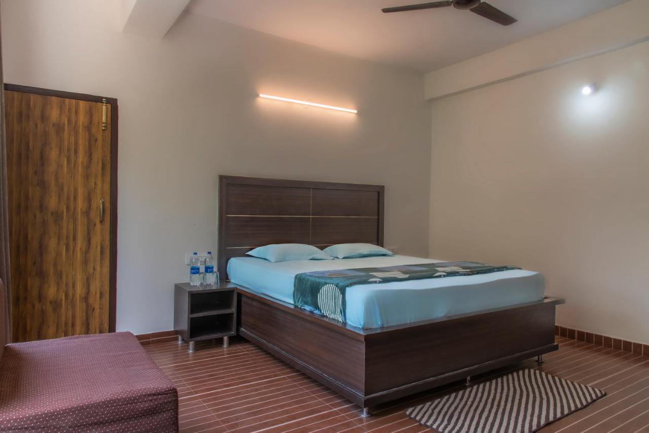 Valley View Apartments Kasauli Luaran gambar